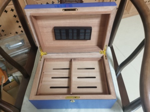 Usinage CNC sur mesure en noyer noir pour humidificateurs à cigares haut de gamme et rangements d'accessoires de fumage de luxe - Product Image 4