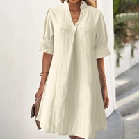 Robe courte décontractée pour femme, col en V, col montant, style européen et américain, manches courtes évasées, broderie géométrique, couleur unie
