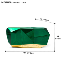 Buffets modernes translucides en émeraude et feuille d'argent avec intérieur en feuille d'or et côtés sculptés à facettes de diamant