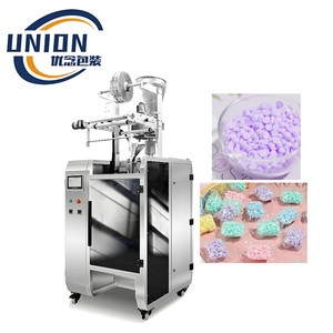 Machine d'emballage de sachets à film hydrosoluble à scellage arrière pour granulés de détergent et amplificateurs de parfum pour lessive - Product Image 1