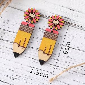 Boucles d'oreilles en bois cadeau de fête des enseignants tournesol crayon pendentif boucles d'oreilles pour femmes Uionen 1145 - Product Image 4