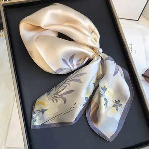 Écharpe en soie numérique personnalisée 100 % naturelle, 53 x 53 cm, carrée, imprimée (floral/twill/uni) pour les saisons hiver/été - Product Image 3