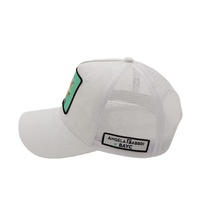 Casquette de camionneur classique personnalisée à 5 panneaux avec patch tissé, devant en coton blanc et dos en maille, casquette de baseball à 7 trous avec fermeture à pression en plastique