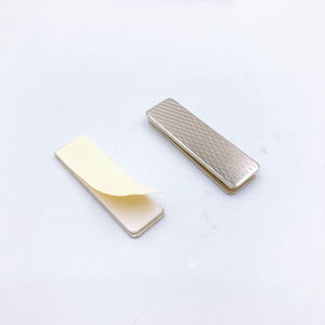 <span class=keywords><strong>Support</strong></span> de <span class=keywords><strong>plaque</strong></span> d'<span class=keywords><strong>immatriculation</strong></span> porte-badge magnétique en métal aimant de <span class=keywords><strong>plaque</strong></span> d'acier à vendre - Product Image 6