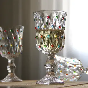 Copa de vino tinto en relieve de diamante de lujo con cuenta para boda