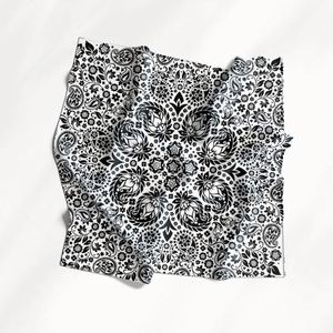 Pañuelo de Seda 90x90, Pañuelo Bandana de Seda Personalizado, Pañuelos de Seda con Diseños de Patrones Culturales para Viajeros Globales y Amantes del Arte - Product Image 5