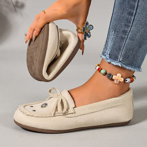 Mocassins en daim pour femmes, à bout fermé, à enfiler, avec nœud et concho, chaussures plates de conduite, commande en gros, fournisseur en gros - Product Image 1