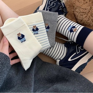 ถุงเท้าข้อกลางลายทางปักลายหมี ระบายอากาศได้ดี สวมใส่สบายๆ ทุกวัน แฟชั่นวัยรุ่นสำหรับผู้หญิง - Product Image 2