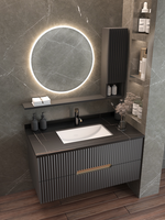 Ensemble de meuble-lavabo mural en céramique avec dalles de pierre, style luxe moderne, miroir intelligent avec éclairage anti-buée, salle de bain minimaliste