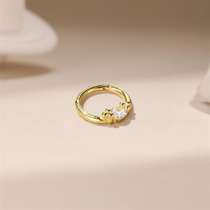 Pendiente de Oreja Minimalista Chapado en Oro, Plata de Ley S925, Geométrico, con Circonita Cúbica, Sin Perforación, para Mujer - Product Image 3