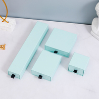Boîte à bijoux en velours de luxe, organisateur de rangement multifonctionnel avec compartiments pour femmes, idéal pour la commode, la coiffeuse, ou comme cadeau.