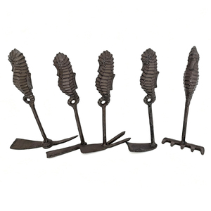 Ensemble d'outils de <span class=keywords><strong>terrassement</strong></span> en fonte pour jardin <span class=keywords><strong>avec</strong></span> manche rétro en forme de hippocampe, <span class=keywords><strong>pelle</strong></span> à fleurs et râteau pour l'aménagement paysager de cour, la décoration de jardin et l'artisanat - Product Image 5