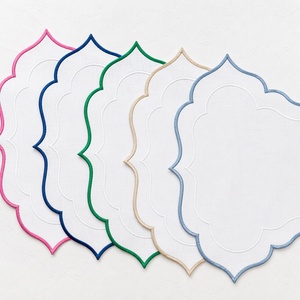 Mantel Individual de Algodón Bordado Personalizado con Monograma, Borde Rosa, Decoración Elegante para Mesa, Hecho a Mano, Forma Irregular - Product Image 5