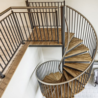 Escalier en colimaçon Prima pour villa intérieure, luxe moderne, en acier commercial durable, sur mesure, haut de gamme, avec main courante, escalier circulaire à plateforme