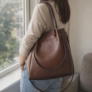 Bolso de hombro de cuero de diseñador más vendido para damas, con cierre seguro y atractivo y moderno, disponible al mejor precio del mercado. - Product Image 2