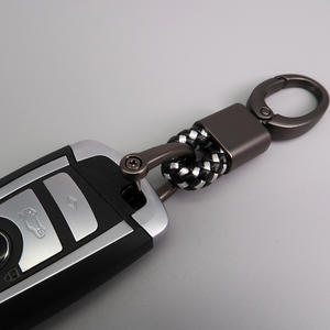 Portachiavi auto moderno e semplice fatto a mano ecologico con Design incidibile in lega di zinco per gli uomini - Product Image 1