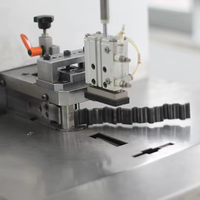 Découpeuse de puzzles robuste, conçue avec précision pour un effet de bordures nettes, idéale pour l'utilisation en usine de puzzles éducatifs