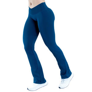 Pantalones de yoga acampanados sin costuras de cintura alta con efecto levantacola, ajustados, de color liso y diseño fruncido en los glúteos - Product Image 4