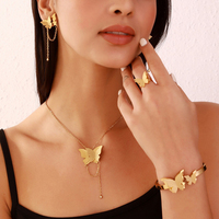 Collier, bracelet, bague et boucles d'oreilles pour femme, style classique, sablé, double couche, avec accessoires papillon, design de niche tendance