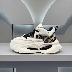Zapatos de Skate Casuales a la Moda con Suelas Gruesas, Diseño Antideslizante, Adecuados para Caminar, Zapatos de Hombre para Uso Casual - Product Image 3