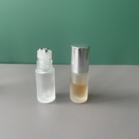 Bouteilles en verre à bille roulante de 5 ml et 10 ml, nouveau design, bouteilles à bille en verre personnalisées, impression personnalisée, bouteilles en verre dépoli transparent pour huiles essentielles