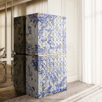 Meuble Bar Avant-Garde 1088 Triangles Laqué Bleu avec Accents Feuille d'Or, Meuble de Rangement pour la Maison avec Tiroir
