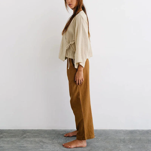 Vêtements en mousseline 100% <span class=keywords><strong>gaze</strong></span> <span class=keywords><strong>de</strong></span> <span class=keywords><strong>coton</strong></span> T-<span class=keywords><strong>shirt</strong></span> décontracté surdimensionné Sexy col en V Top à manches longues pour femmes Chemises élégantes à bandage - Product Image 2