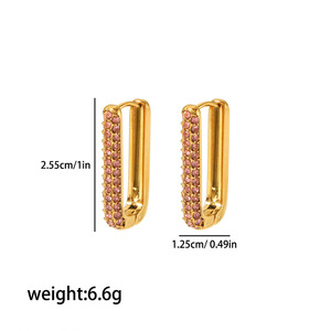 Pendientes de aro en forma de U geométricos, de acero inoxidable con baño de oro de 18K y diamantes incrustados, para mujer, uso diario. - Product Image 4