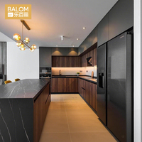 Cuisine modulaire de luxe moderne BALOM, style bois, avec îlot central en verre LED, sur mesure pour toute la maison, inspirée de Dubaï et d'Arabie Saoudite