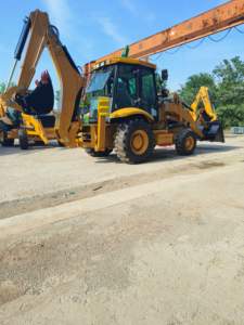 फास्ट डिलीवरी बैकहोए लोडर ड्राइवर कैब और राजमार्ग-ग्रेड बाहर के साथ फास्ट डिलीवरी बैकहोए लोडर - Product Image 2