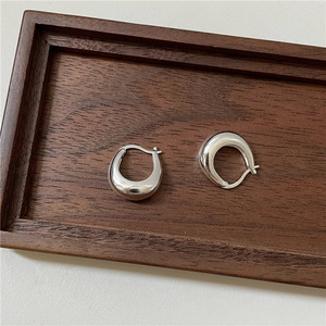 Elegantes Pendientes de Aro de Plata de Ley 925, Ligeros, Cómodos, con Forma de Cúpula Lisa, para Uso Diario, Joyería Atemporal - Product Image 2