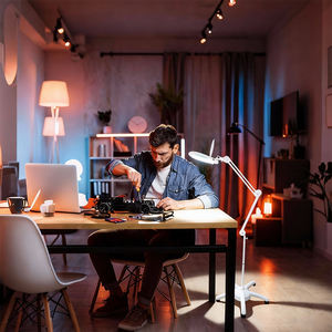 Lámpara Lupa Giratoria Ajustable, Plegable, con LED, de Pie, con Luz de Aumento - Product Image 6