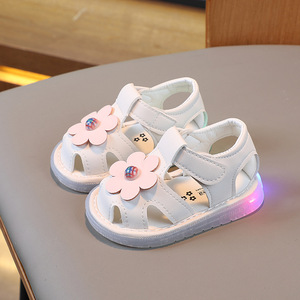 Sandales d'été pour bébé fille, style princesse Baotou, avec lumières LED, semelles souples, pour la marche - Product Image 4
