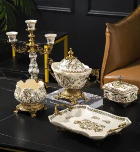 Großhandel Luxus Porzellan Fiqurines Kasachstan Home Decor Crafts Keramik Vorrats glas mit Legierung Griff