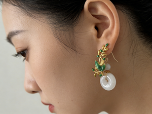 ชุดเครื่องประดับทองชุบ 3 ชิ้น ประดับด้วยพลอยและอัญมณี ประกอบด้วยต่างหู จี้สร้อยคอ และสร้อยข้อมือ เหมาะสำหรับงานแต่งงาน งานหมั้น และเป็นของขวัญ - Product Image 6