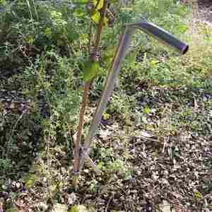 Piqueur et pique-poteaux manuel robuste en acier galvanisé pour une installation au sol efficace - Product Image 1