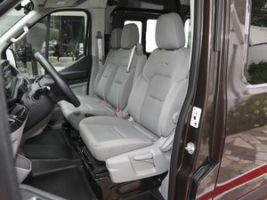 Ford Transit T8 Diesel Van | Minibús con Volante a la Izquierda, Vehículo Duradero de Carga y Pasajeros - Product Image 6