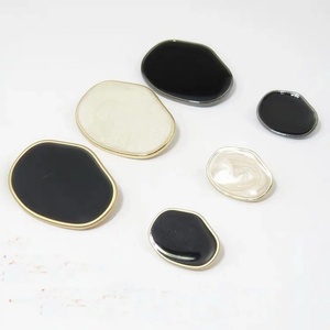 กระดุมโลหะโลโก้แบบกำหนดเองสำหรับเสื้อผ้ากางเกงยีนส์ เสื้อโค้ท และแจ็คเก็ต - Product Image 1