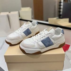 รองเท้าลำลองลายทางสีน้ำเงินและสีขาวสำหรับผู้ชายและผู้หญิง ทำจากหนังแท้ ทนทานต่อการลื่นไถลและมีความทนทานสูง - Product Image 1