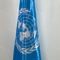 Drapeau de cérémonie national avec franges et support - 150*100cm avec mât, tissu satiné pour cérémonie