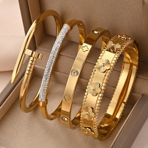 Venta al por mayor de fábrica, transfronteriza, pulsera de lujo para mujer, de acero inoxidable, impermeable, que no se decolora, con diamantes brillantes, chapada en oro de 18K - Product Image 1