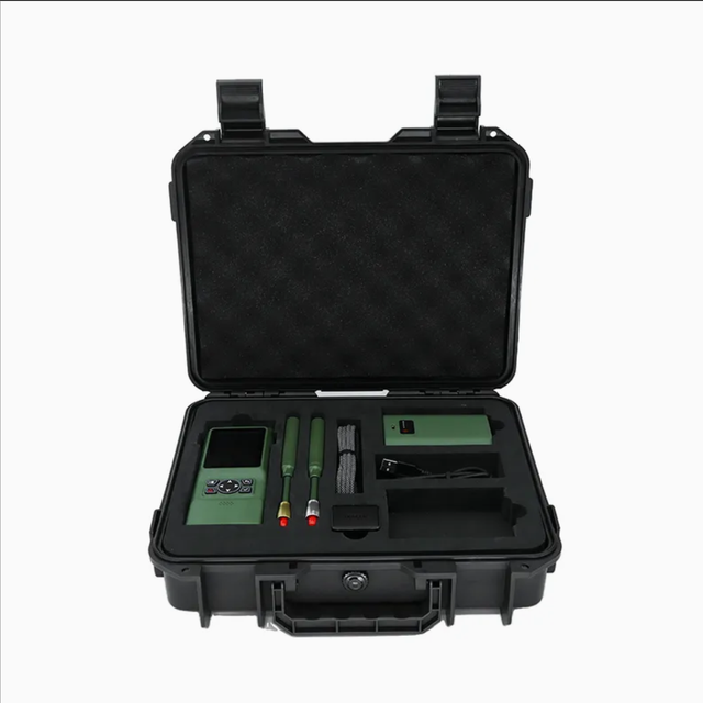 Hot Sale Airports Portable Backpack Detector Handheld Ultra Wide Band Portable FPV Detection 100-8000MHz Portable Uav Detector