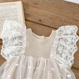 1 ชิ้นที่กําหนดเองป้ายลูกไม้<span class=keywords><strong>Romper</strong></span>ฤดูร้อนทารกแรกเกิดทารกเด็กวัยหัดเดินเสื้อผ้า<span class=keywords><strong>Flutter</strong></span>แขนเด็กทารกTutu <span class=keywords><strong>Romper</strong></span>