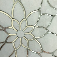 Carrelage de mosaïque à motif de fleur, mosaïque à jet d'eau en marbre blanc grec