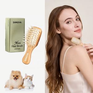 فرشاة شعر صغيرة للكلاب محمولة مع شعيرات ناعمة للتنظيف، مناسبة للحقائب والظهر - Product Image 1