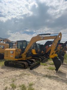 Excavadora Usada CAT 305.5E2 de Bajo Consumo de Combustible, Máquina de Orugas de 5 Toneladas con Topadora para Obras de Cimentación en Casas Pequeñas y Viviendas Individuales - Product Image 3