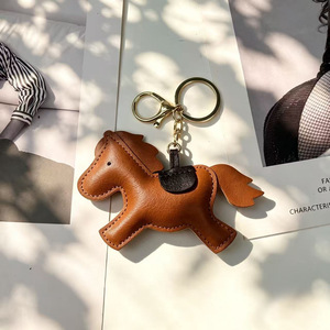 Porte-clés en cuir PU en forme de poney rembourré, breloque de sac cheval de dessin animé coloré, pendentif figurine animale mignonne avec fermoir en métal doré - Product Image 4