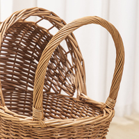 Panier cadeau pour bébé tissé en plastique tressé à la main avec roues pour le stockage de la rentrée scolaire et accessoire photo pour bébé