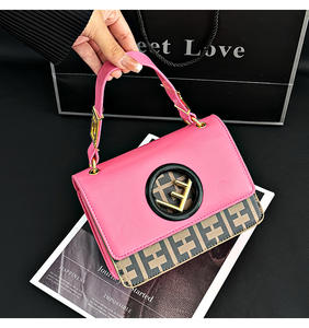 Bolso de mano cruzado de un solo hombro de lujo con logotipo de letra en relieve de moda de estilo francés de lujo pequeño bolso cuadrado para mujer - Product Image 6