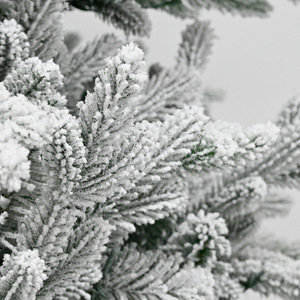 Arbre de Noël floqué populaire en PE+PVC, avec <span class=keywords><strong>neige</strong></span> artificielle, arbre nu et décoration de Noël auto-éclairante - Product Image 4